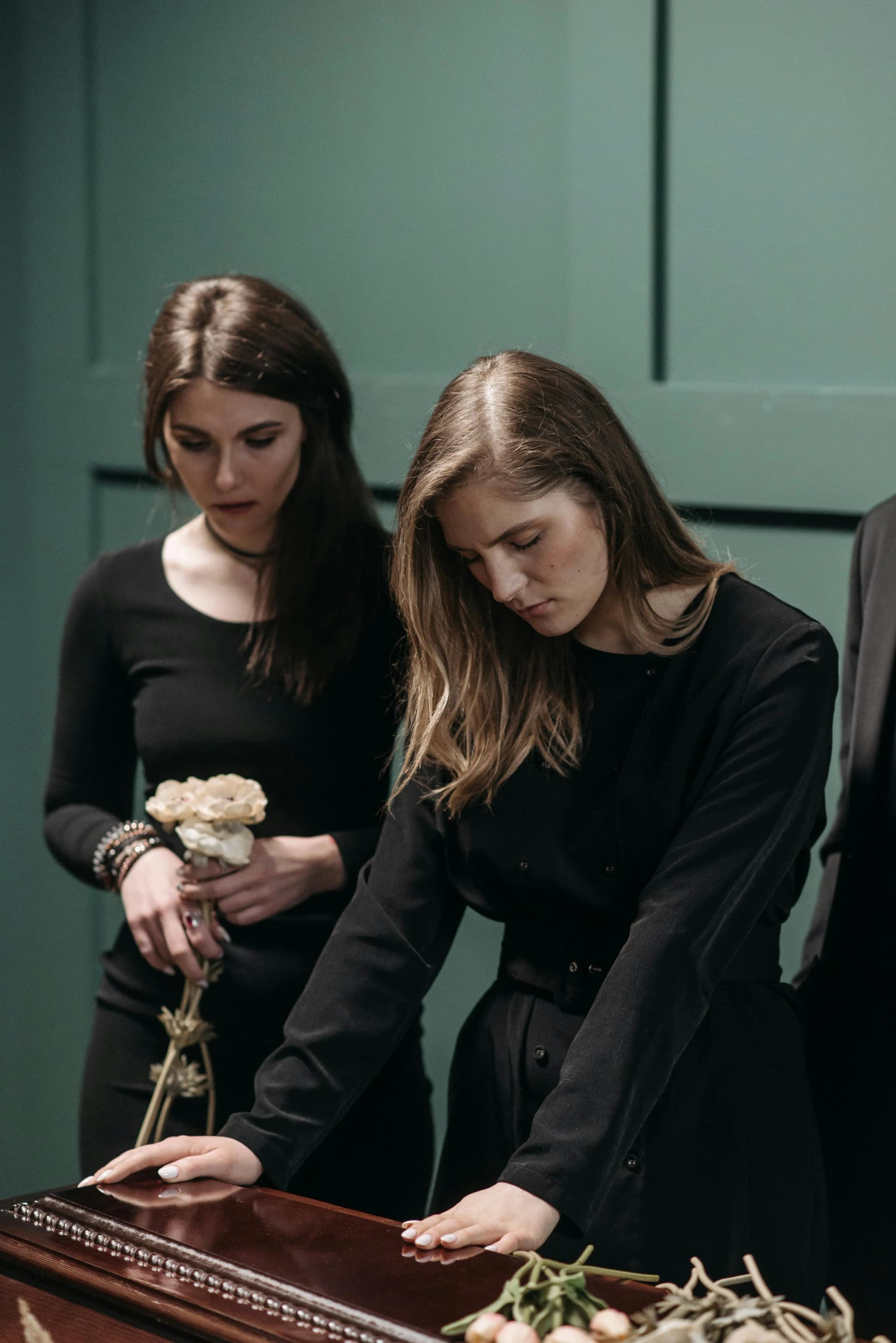 SynqEvent-Collecting memories from loved ones